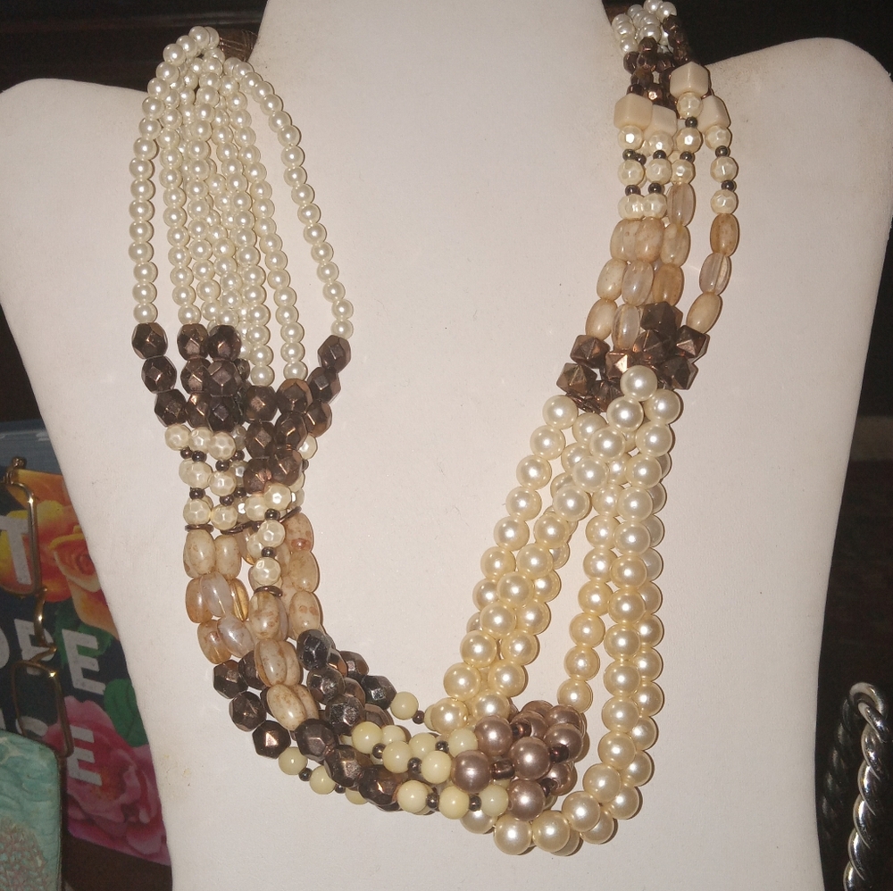 💣CHICO'S PEARL TWIST NECKLACE